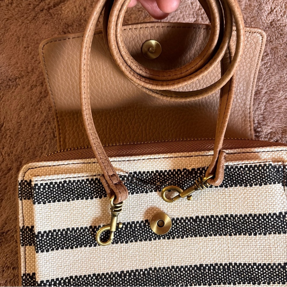 Relic by Fossil Kari Crossbody Wristlet Wallet. - Picture 6 of 7